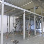 SF-Bau-Bühneneinbau in Bestand-Unterkonstruktion Innenwand-Schlüsselfertigbau