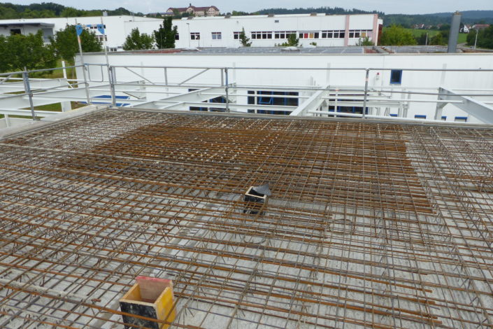 SF-Bau-Decke über Obergeschossaus Betonhalbfertigteilen-Schlüsselfertigbau