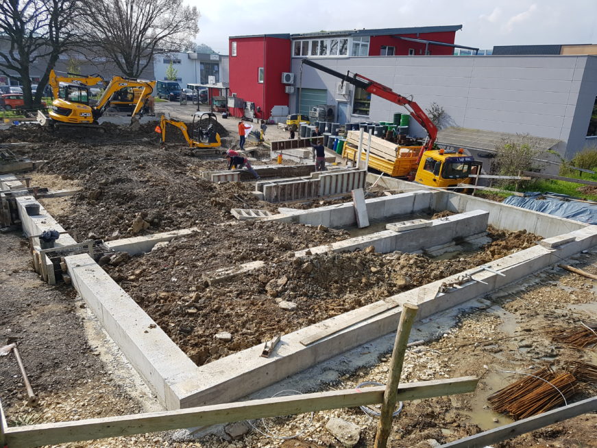 SF-Bau-Action auf dem Baufeld-Rohbauarbeiten-Erdbauarbeiten-Jebenhausen-Stahlbau-Schlüsselfertigbau