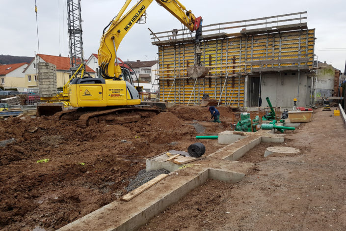 SF-Bau-Baubeginn-Arbeit am Fundament-Neubau Autohaus mit Werkstatt und Ausstellungshalle-Remshalden-Stahlbau-Schlüsselfertigbau