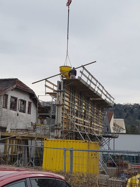SF-Bau-Baubeginn-Arbeit am Fundament-Neubau Autohaus mit Werkstatt und Ausstellungshalle-Remshalden-Stahlbau-Schlüsselfertigbau
