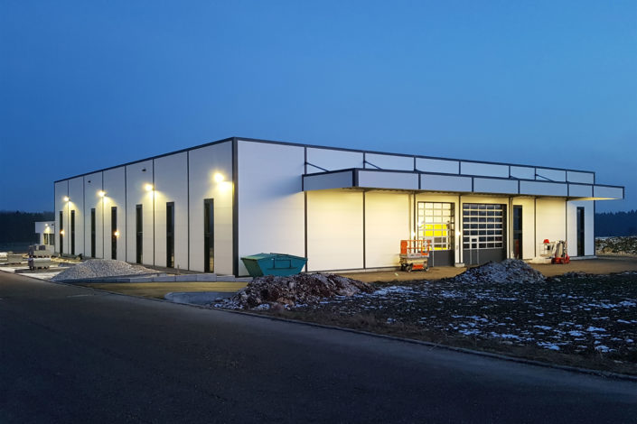SF-Bau-Blower-Door-Test bestanden-Neuabu Produktionshalle mit Büro- und Sozialgebäude Türkheim-Stahlbau-Schlüsselfertigbau