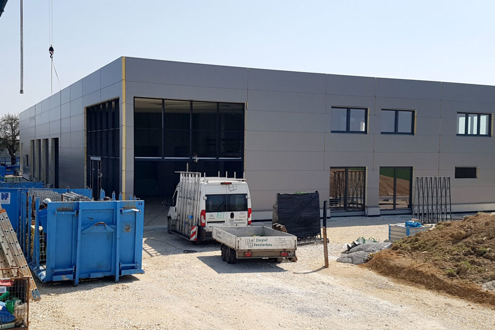 SF-Bau-Fassade und Fenster-Neubau Autohaus mit Ausstellungsraum-Böhmenkirch-Stahlbau-Schlüsselfertigbau