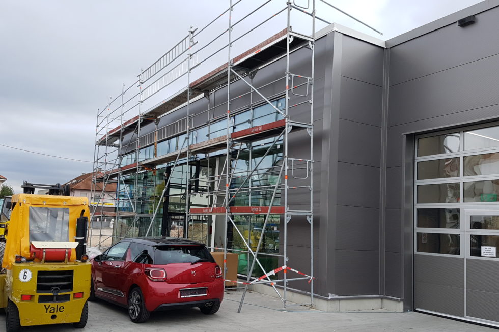 SF-Bau-Fassade und Dach-Neubau Autohaus mit Werkstatt und Ausstellungshalle-Remshalden-Stahlbau-Schlüsselfertigbau