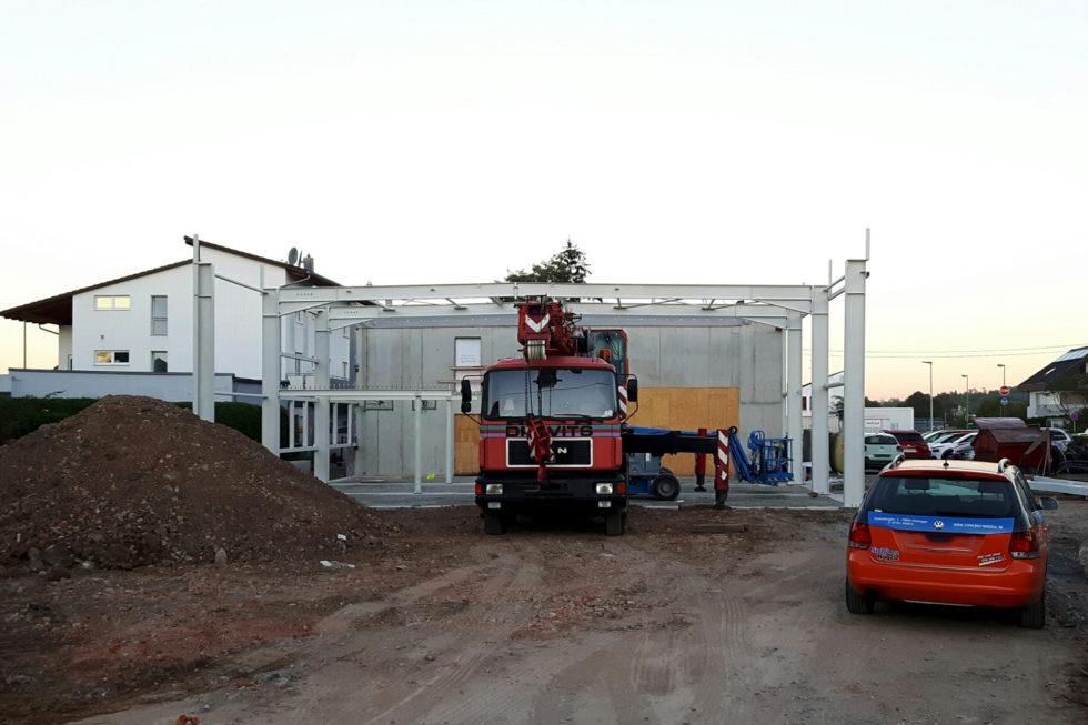 SF-Bau-Stahlbaumontage-Neubau Autohaus mit Werkstatt und Ausstellungshalle-Remshalden-Stahlbau-Schlüsselfertigbau