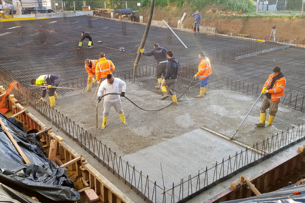 SF-Bau-Bodenplatte betonieren-Erweiterung best. Produktionshalle-Jebenhausen-Stahlbau-Schlüsselfertigbau