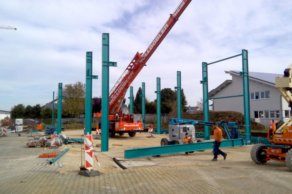 SF-Bau-Stahlbaumontage-Stellung Stahlkonstruktion-Neubau Lagerhalle-Nellingen-Stahlbau-Schlüsselfertigbau