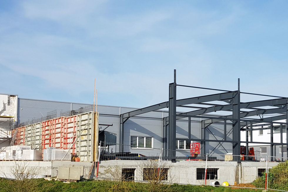 SF-Bau-Stahlbaumontage-Erweiterung best. Produktionshalle-Jebenhausen-Stahlbau-Industriebau-Schlüsselfertigbau