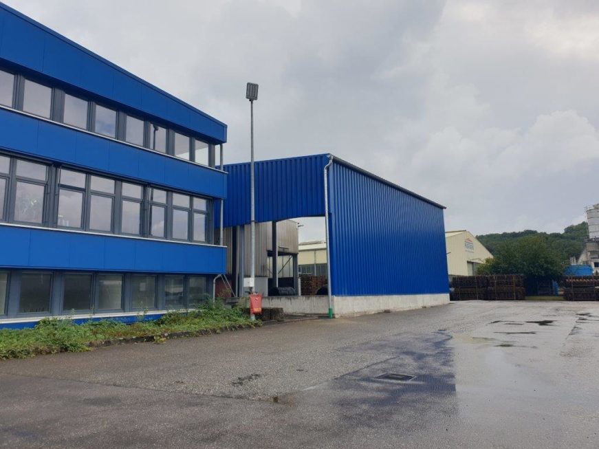 I-Bau-Fassade-Neubau Materiallagerhalle-Ebersbach-Industriebau