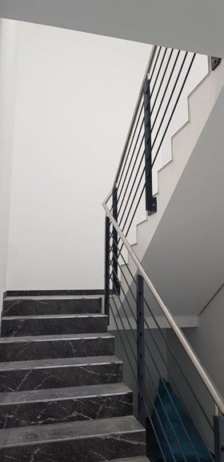 SF-Bau-Einbau Treppengeländer-Neubau Lagerhalle mit Büro-Eislingen-Stahlbau-Schlüsselfertigbau
