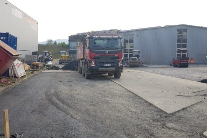 SF-Bau-Asphaltierarbeiten-Neubau Lagerhalle mit Büro-Eislingen-Stahlbau-Schlüsselfertigbau
