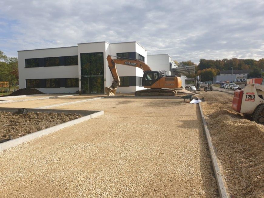 SF-Bau-Kreeb-Neubau Produktionshalle 1+2, Bürogebaude und Außenanlagen-Außenanlage-Göppingen Stauferpark-Schlüsselfertigbau