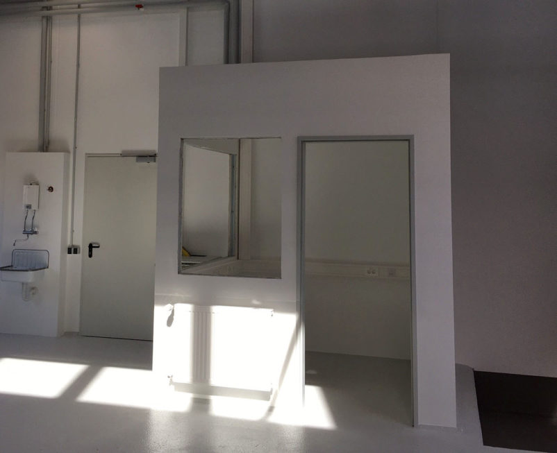 SF-Bau- Vorbereitung Türen und Fenster im Bedienraum-Erweiterung Gebäude C-Mannheim-Schlüsselfertigbau