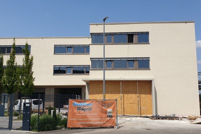 SF-Bau-Außenfassade-Neubau Betriebs- und Bürogebäude-Rommelshausen-Schlüsselfertigbau