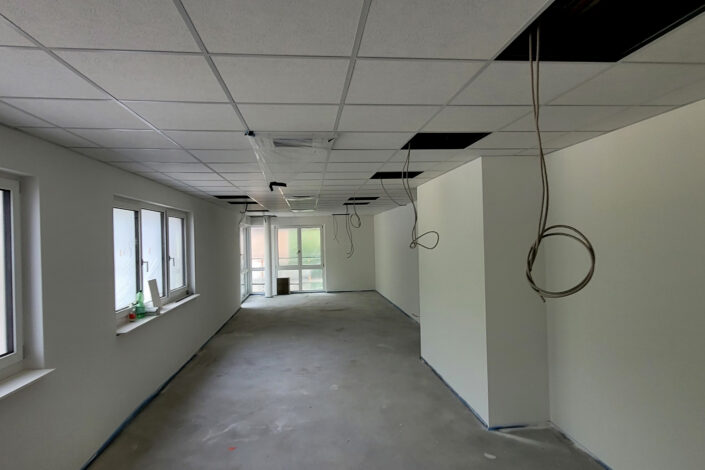 SF-Bau-Deckenverkleidung und Wand verputzt-Neubau Produktionshalle mit Bürogebäude-Plochingen-Schlüsselfertigbau