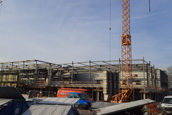 Stahlbau-Stahlbauarbeiten-Stahlkonstruktion-Anbau Autohaus-Heilbronn